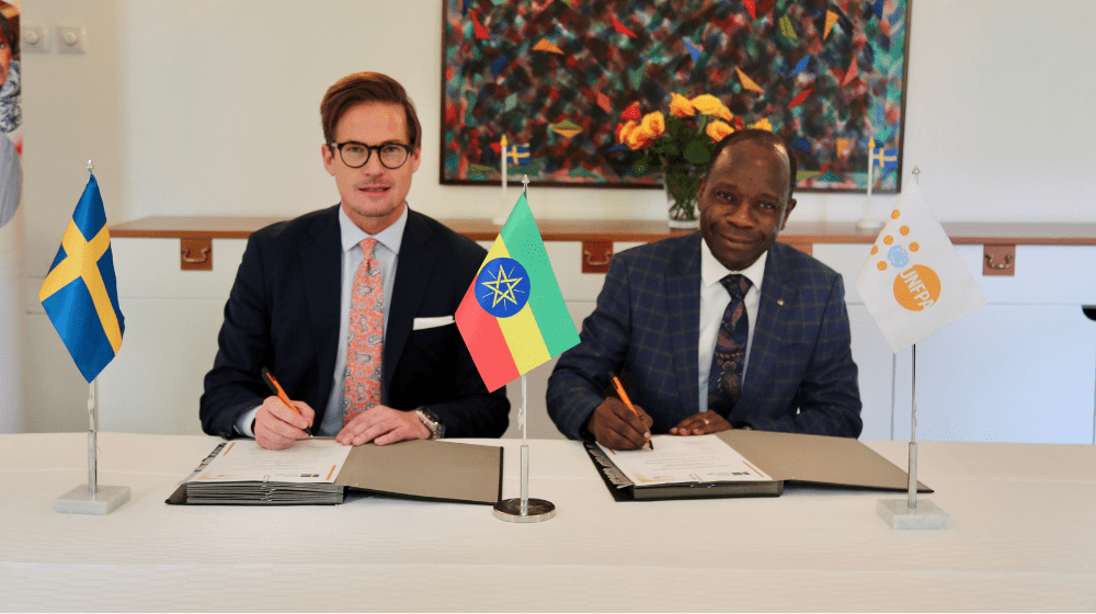 H.E. Hans Henrik L., Ambassador of Sweden to Ethiopia, and Mr. Taiwo, UNFPA Ethiopia Deputy Representative  Oluyomi, UNFPA D. Rep, during the signing ceremony. 